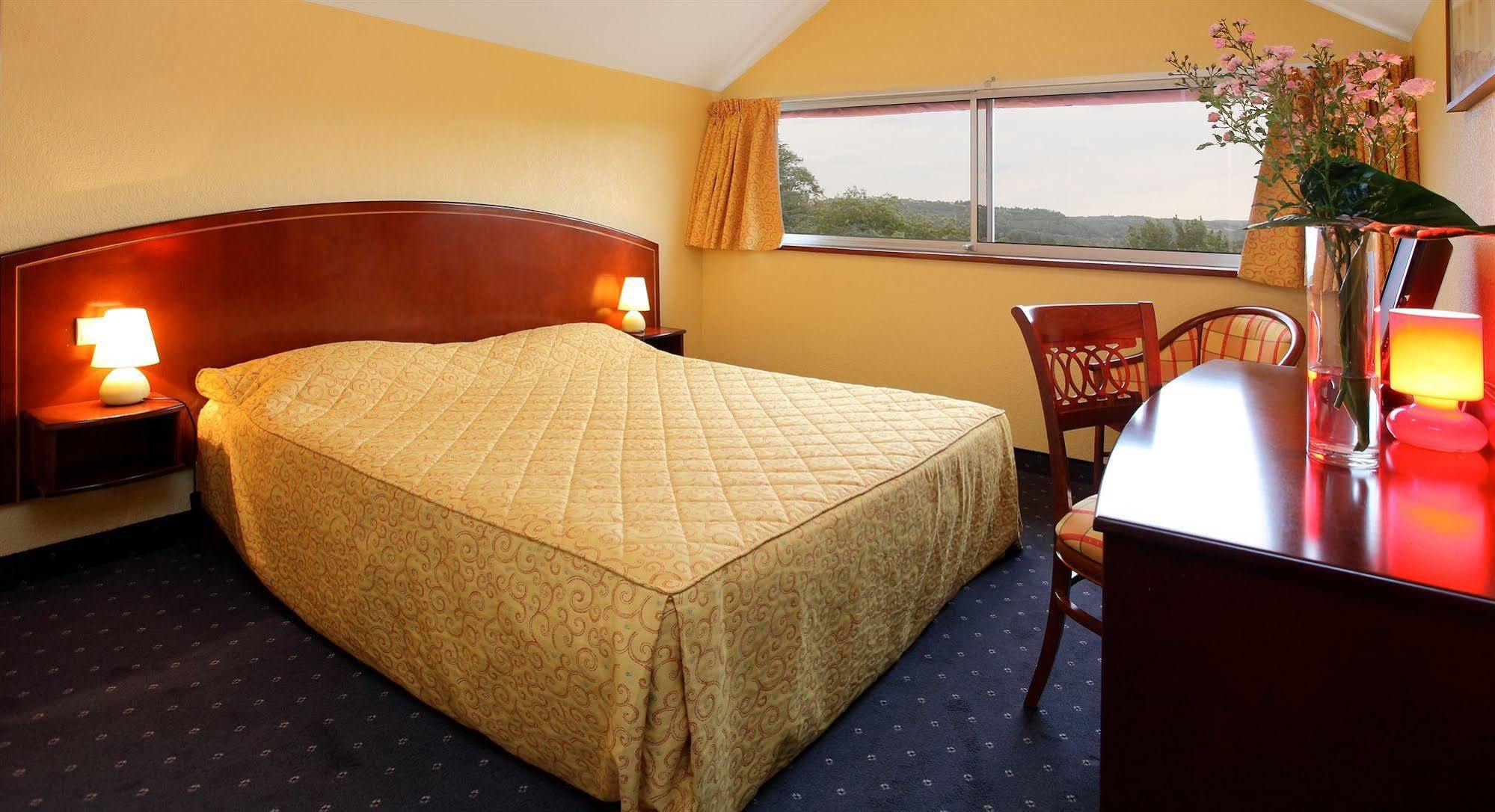 Hotel Le Clos Roussillon Pres De Sarlat Витрак Екстериор снимка